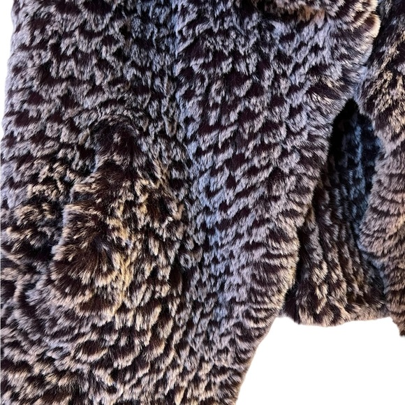 NWT! SOFT SURROUNDINGS Purple Faux Fur Draped Vest - Picture 4 of 6